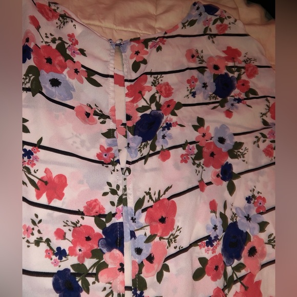 Torrid Flowy Flowery Top, 1X/14-16 - Picture 4 of 5